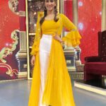 Deepti Sati Instagram - Catch me laughing real hard and doing funny things with a lil bit of dancing only on Asianet comedy stars season 2 !!! Tomm and day after (nov 30 and Dec 1 ) only on @asianet Styled by this cutie @joe_elize_joy @styyledbyjoe Outfit by @aiwasilks Assisted by @kiran_krzz @i_anjlie Thanks guys for all the last min help 🥰 #asianet #comdeystars