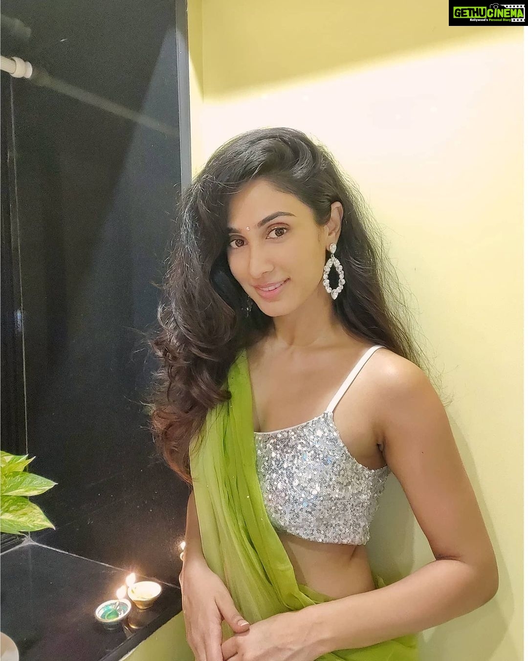 Deepti Sati Instagram - Love , light and peace to all ☺️✨🪔 A very happy and safe diwali from me to you 😘 Anddddd don't forget to eat tons of mithai !! I did !!! *Can't even get off the couch* Wearing @varnudais . . . #diwali #festivities #love #light #peace