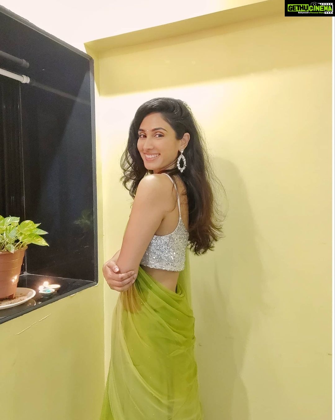 Deepti Sati Instagram - Love , light and peace to all ☺️✨🪔 A very happy and safe diwali from me to you 😘 Anddddd don't forget to eat tons of mithai !! I did !!! *Can't even get off the couch* Wearing @varnudais . . . #diwali #festivities #love #light #peace