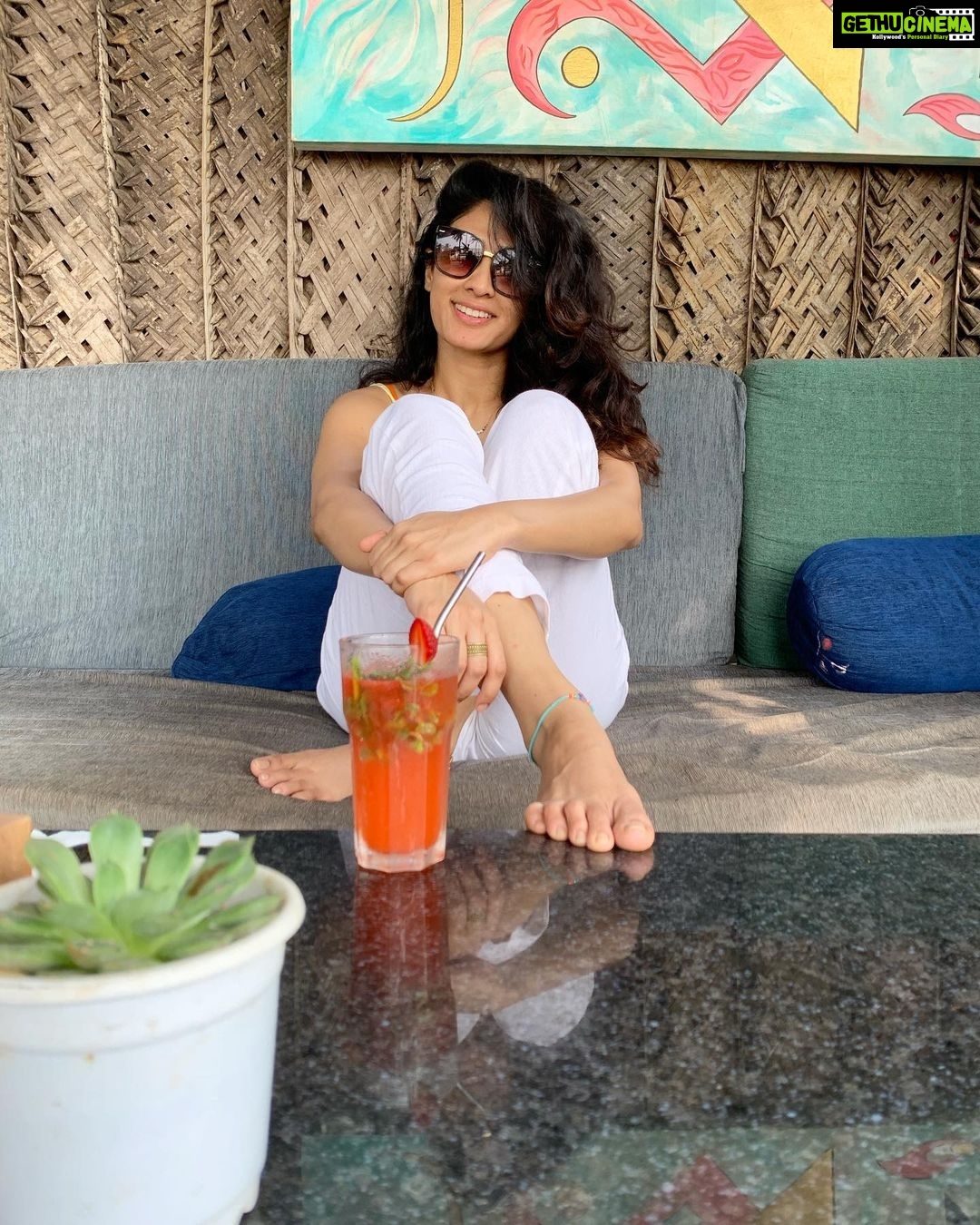 Deepti Sati Instagram - Need some strawberry lemonade !!! 🍓 Prana & Prana Cafe