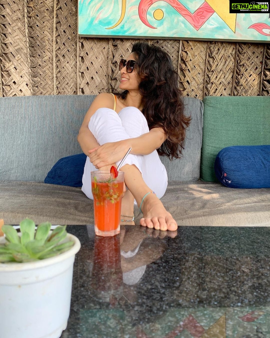 Deepti Sati Instagram - Need some strawberry lemonade !!! 🍓 Prana & Prana Cafe