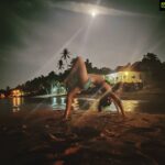 Deepti Sati Instagram - Miss that opportunity and freewill that makes me fly Miss the sand and water that makes me sigh ☺️ Miss that moon light and it's entrancing vibe !!! 🌕 I just miss get-away time ! . . . . #throwback #beachvibes #happychild #nightandday
