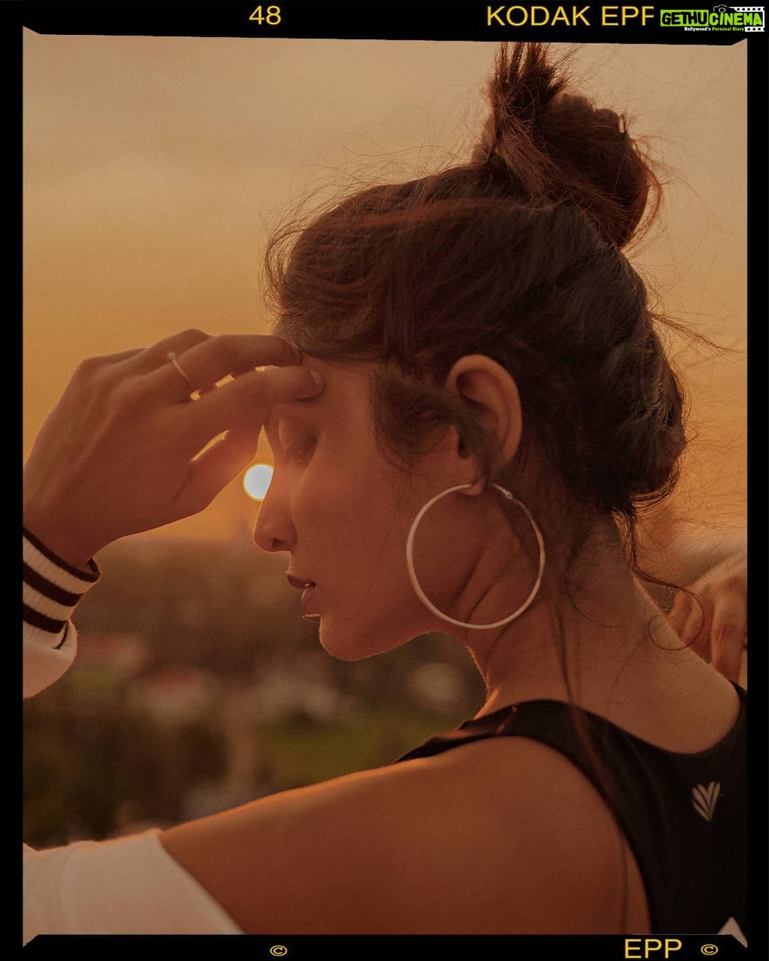 Deepti Sati Instagram - In betweeners ! Quite literally !! 🌅 Captured by @albert_will.i.am . . . #sun #sunsets #love #eveninglight #inbetween