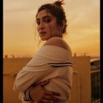 Deepti Sati Instagram - Sunsets can be so magical 🧡 Captured by @albert_will.i.am . . . #sunsets #beauty #love #magical