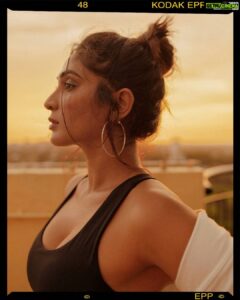 Deepti Sati Instagram - Dekhein hai pyaare sapne maine, Karne hai jo apne mujhe , Datte rehna hai ab kiya promise maine , Ab bas aage baddtein jaana maine!! - by urs truly Kaise laga?? Pls bata do Captured by @albert_will.i.am