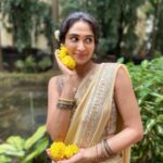 Deepti Sati Instagram – The mandatory pose with the പൂക്കൾ ( flowers ) 
Pic credit – @anusha_ys 🥰
#onam2020 🌼🌼🌼