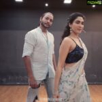 Deepti Sati Instagram – From life in darwaazon (doors ) ke darmiyaan to now thissss- first step out – Bahon ke Darmiyan ❤️🥰 with @melvinlouis 🔥
Did you guys like it ? 😊
#melvinlouis #deeptisati