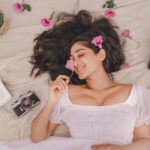 Deepti Sati Instagram - Vintage soul 🌺 Concept and photography : @jiksonphotography Styling : @life_of_colours_ Retouch and Prodution: @lightsoncreations Makeup: @rizwan_themakeupboy Wearing @episode_c_cube__ Location: @indriyasands Assistant photographers: @akshaylalp @_v__y__s__h__u