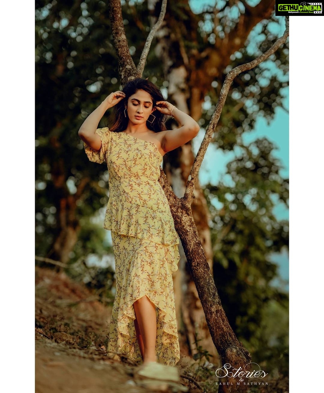 Deepti Sati Instagram - In my own zone !! @rahulmsathyan #goldenlight #nature