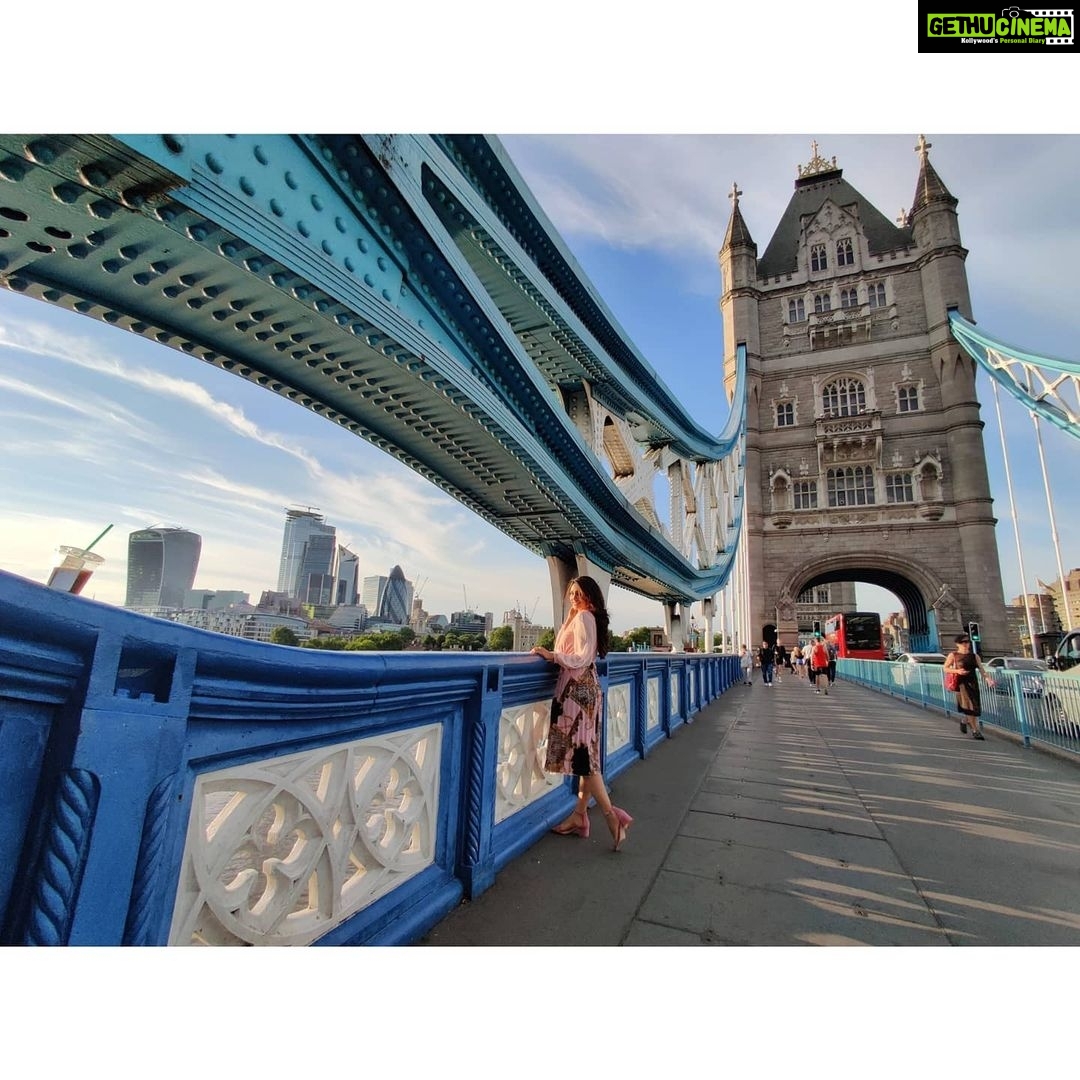Deepti Sati Instagram - The London bridge ainβt falling down.. But donβt count on it! If after my lockdown indulgences I visit it again.....It just might ππ Miss the π And life was set π #london #towerbridge #sun #goldenhour #travels #missit London, United Kingdom