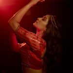 Deepti Sati Instagram – Laal ishq ❤️ 
@ramzan______mhmd 
Out now on YouTube 

https://youtu.be/2wAKynkJpuM
Cheggit 🥰
Team : 

Styling – @joe_elize_joy @sanliya_sabu 
Mua – @ashna_aash_ 
Costumes – @shopbyvandy 
@gospelofdesign 
#video #videooutnow #laalishq