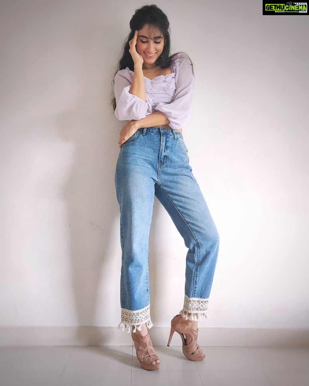 Deepti Sati Instagram - Clearly Liking these 👖💟 . . . . . . . . . . . . 👖 from @sheinofficial Discount code - 1500Deepti Jeans Code - 1108301 #shein #sheinofficial #sheingals