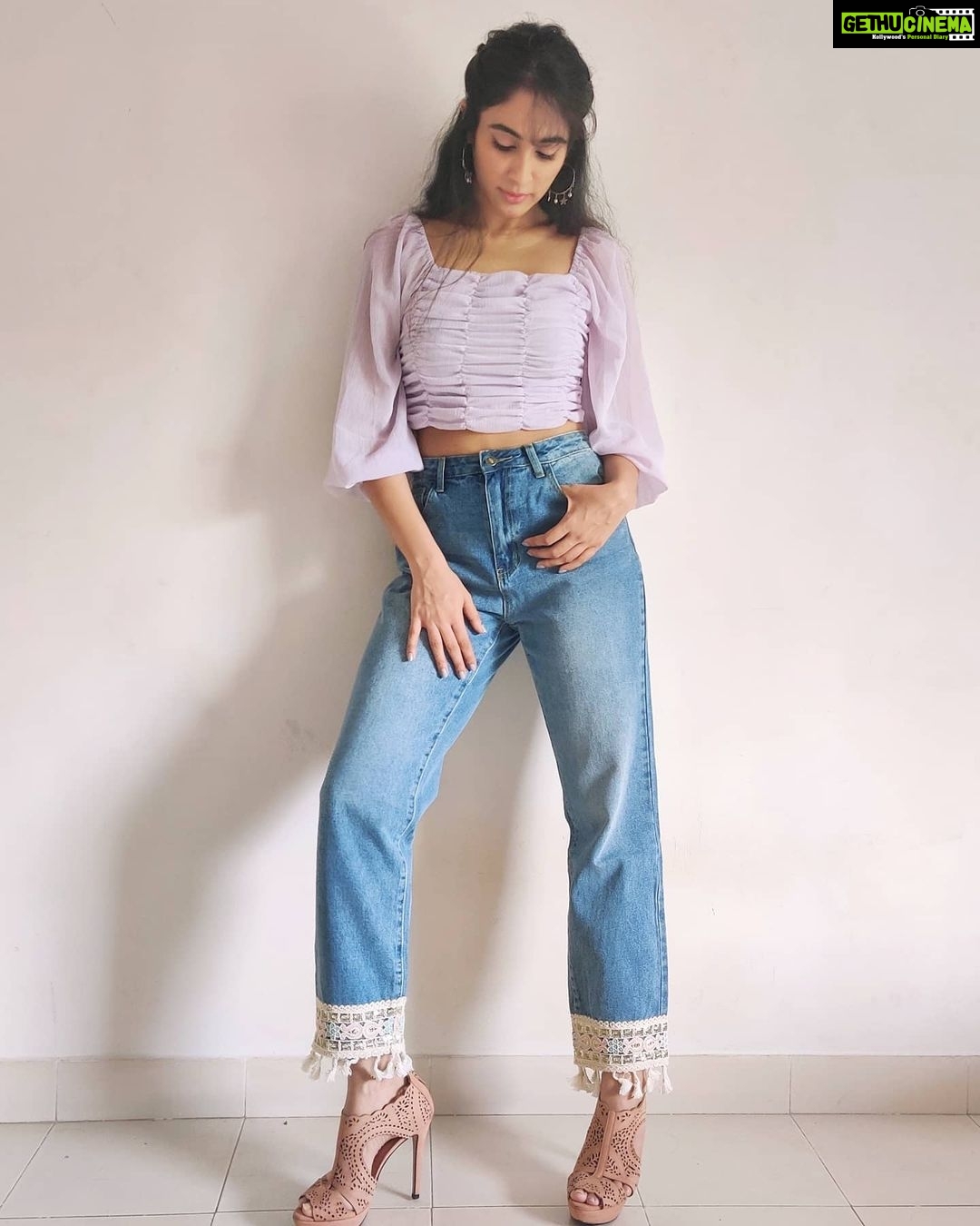 Deepti Sati Instagram - Clearly Liking these 👖💟 . . . . . . . . . . . . 👖 from @sheinofficial Discount code - 1500Deepti Jeans Code - 1108301 #shein #sheinofficial #sheingals