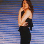Deepti Sati Instagram - Looking n waiting to get out ... #just #athome #wanttogoout #butgottabecareful #stayingstrong #beingresponsible