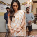 Deepti Sati Instagram - Little mithai n some selfies between hectic shots were so needed 🙈🤪 Isn't it @naveen_medaram 😁 PS - today isn't my bday ! @ahavideoin @northstarentertainmentofficial #bts #inbetweeners #sin #ahavideoin #northstar #geetaarts #nandita #mithailove #selfie #hyderabad Greater Hyderabad