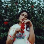 Deepti Sati Instagram - With 🌺and 🌿 Clicked by @rahulmsathyan Grading- @snatch_rover #throwback #nature #feels #outdoors