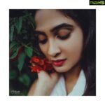 Deepti Sati Instagram – Another one 💚 🌺 
Clicked by @rahulmsathyan 
Grading- @snatch_rover
#throwback #feels #outdoors #love