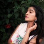 Deepti Sati Instagram - #throwback to the time I was out among the green green trees ..🌳🌳🌳💚💚💚 #throwback #feels #outdoors #amongthetrees Clicked by @rahulmsathyan 💚 Grading by @snatch_rover