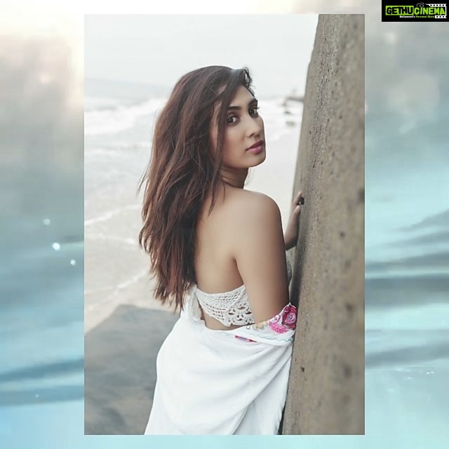 Deepti Sati Instagram - #selfisolationmode #throwbackfriday #sunandsand #whiteseries #allwhite #peace #serenity Captured by @albert_will.i.am 🤍