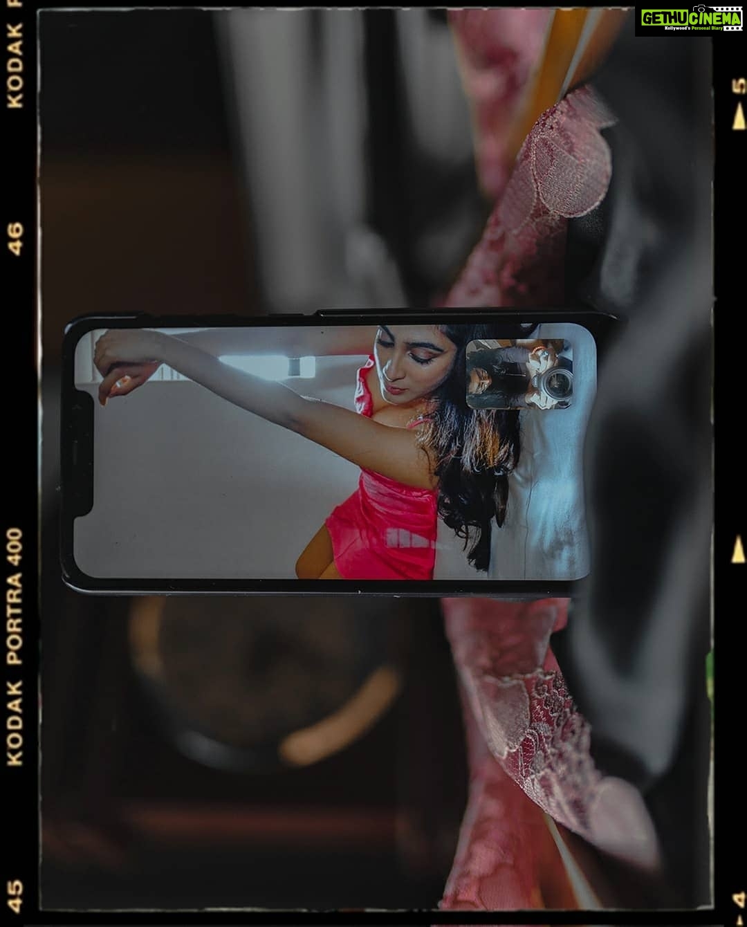Deepti Sati Instagram - Irrespective of the distance , lighting at both ends , props , elements of the background etc etc we tried to create and that's what's most important !!!! ππ All thanks to @albert_will.i.am ( Albert's hand was also used as a element . Some level of creativity hahah) Inspiration from @alessioalbi #stayhome #staysafe #create #quarantineart #quarantineshoot #quarantinethings #alessioalbi #deeptisati #isolationcreation #mumbai #kerala #creativedirection #createdonthate #isolation #reachingout #videocall #sombrebeings #virtualshoot #summer #magazine35mm #socialdistance #socialdiatancing