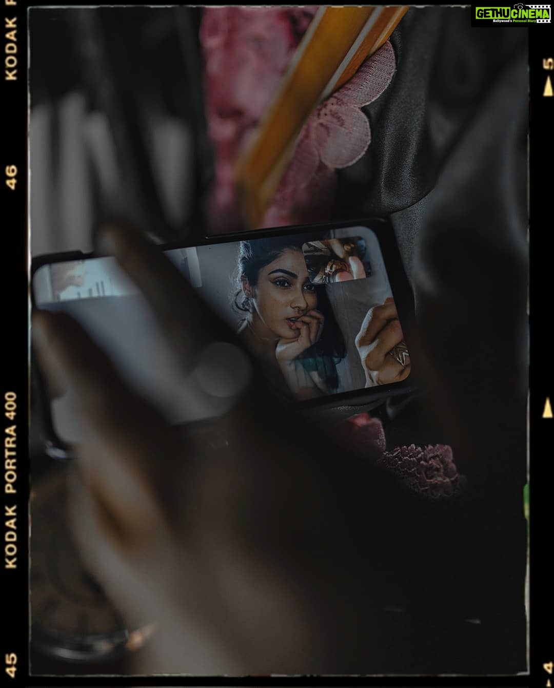 Deepti Sati Instagram - Irrespective of the distance , lighting at both ends , props , elements of the background etc etc we tried to create and that's what's most important !!!! ππ All thanks to @albert_will.i.am ( Albert's hand was also used as a element . Some level of creativity hahah) Inspiration from @alessioalbi #stayhome #staysafe #create #quarantineart #quarantineshoot #quarantinethings #alessioalbi #deeptisati #isolationcreation #mumbai #kerala #creativedirection #createdonthate #isolation #reachingout #videocall #sombrebeings #virtualshoot #summer #magazine35mm #socialdistance #socialdiatancing