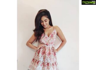 Deepti Sati Instagram - It's February and Summers are already started to set in.. And what is Summer without cute summer dresses😁🤗💕 I'm wearing a cute pink one from @shein_in ..it's so light , comfy and the material is so soft ..plus it's very stylish.... You also can get yours now !!! just Use my coupon code “1500Deepti” and enjoy extra 10% off on @shein_in Valid till Mar 31st, 2020 @shein_in @sheinofficial #summervibes #summeriscoming #summerdress #summerready #shein #shopnow