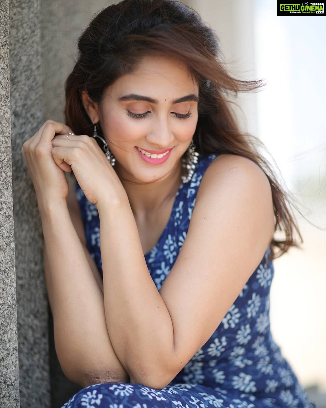 Deepti Sati Instagram - #blushing ☺️ Cos of all the love you guys Send my way ❣️❣️❣️ 📸@arshad.media Chennai, India