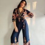 Deepti Sati Instagram - The sun is my spot light💡🌞 This cotton boho jumpsuit from @sheinofficial gives me all the comfort feels .. You guys can also grab this from @sheinofficial Use my coupon code “BF191835” and enjoy extra 10% off Valid to December 31st 2019 #boho #bohostyle #jumpsuit #sunlight #sunlightphotography