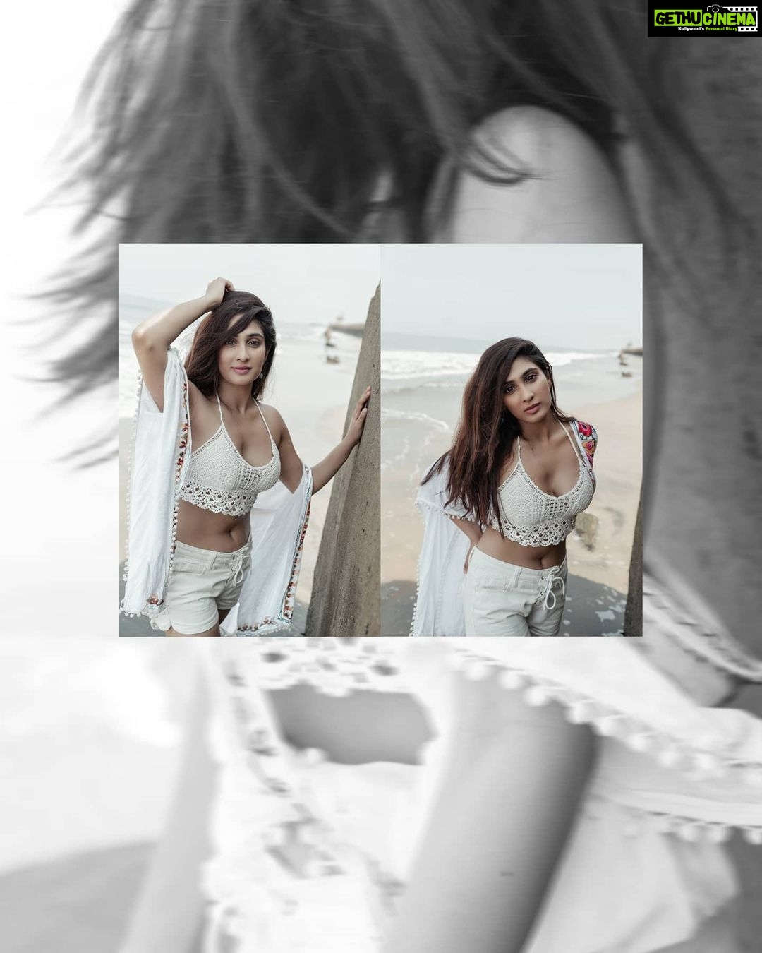 Deepti Sati Instagram - White series 🌊🤍 By @albert_will.i.am #white #whiteseries #allwhite #waves #beach #beachvibes #sand #sea #sun #feels #justbeing #picoftheday #instagood