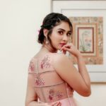 Deepti Sati Instagram - Making me feel like a princess in this beautiful custome made creation for Vanitha awards 2020 This beautiful creation was created by @tiyaneilkarikkassery @t.and.msignature 💗 Captured by @pranavraaaj 🤗 @vanithaofficial #vanithaawards2020 #princessvibes #love #redcarpet #deeptisati