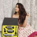 Deepti Sati Instagram - According to me one's hair can make or break ones look and going to the salon everyday is not a possibility.. but sometimes it's unavoidable but thanks to @carrera.me HOT air brush 535 I can get my hair styling done at home itself ..by myself!!!!! without too much of an effort Easy to use tools and which also protect your hair ..wat else does one need !!??😁🤗 Thanks @carrera.me #carrera #hairstyles #carrera535 #easy #safe #enjoyable