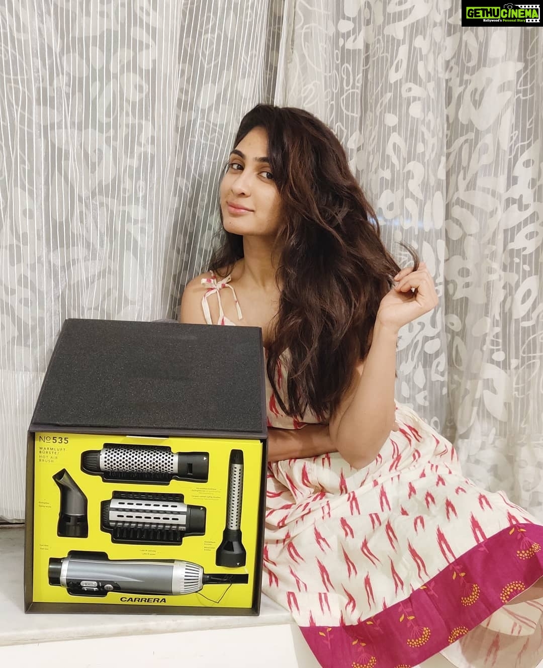 Deepti Sati Instagram - According to me one's hair can make or break ones look and going to the salon everyday is not a possibility.. but sometimes it's unavoidable but thanks to @carrera.me HOT air brush 535 I can get my hair styling done at home itself ..by myself!!!!! without too much of an effort Easy to use tools and which also protect your hair ..wat else does one need !!??ππ€ Thanks @carrera.me #carrera #hairstyles #carrera535 #easy #safe #enjoyable