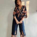 Deepti Sati Instagram – The sun is my spot light💡🌞
This cotton boho jumpsuit from @sheinofficial gives me all the comfort feels ..
You guys can also grab this from @sheinofficial Use my coupon code “BF191835” and enjoy extra 10% off
 Valid to December 31st 2019 
#boho #bohostyle #jumpsuit #sunlight #sunlightphotography