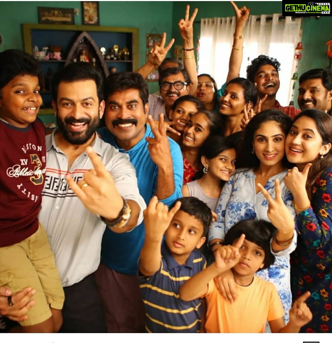 Deepti Sati Instagram - Driving license ..in two days .. @therealprithvi @surajvenjaramoodu @meet_miya #dec20 #release #drivinglicense