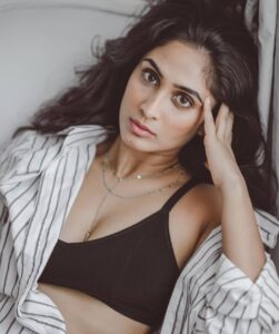 Deepti Sati Instagram - Looking out for my food delivery🤍🖤
.
.
Concept and photography : @jiksonphotography 

Wearing : @life_of_colours_ 

Retouch and Prodution: @lightsoncreations 

Makeup: @rizwan_themakeupboy 

Location: @indriyasands 

Assistant photographers: @akshaylalp @_v__y__s__h__u
