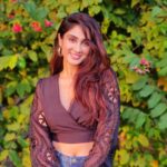 Deepti Sati Instagram - Let the shopping excitement continue with the SHEIN Cyber Monday Sale (2nd-3rd Dec! ) Explore all the styles you've been eyeing at Up To 90% Off! 😁😁😁😁 Grab the black crop top blouse now.... Use my Discount code “BF191835” to get extra 10% off entire site or SHEIN APP. Coupon code valid till 31st Dec #SHEINCyberMonday @sheinofficial #shein #sheinofficial #sale #shopnow Mumbai, Maharashtra