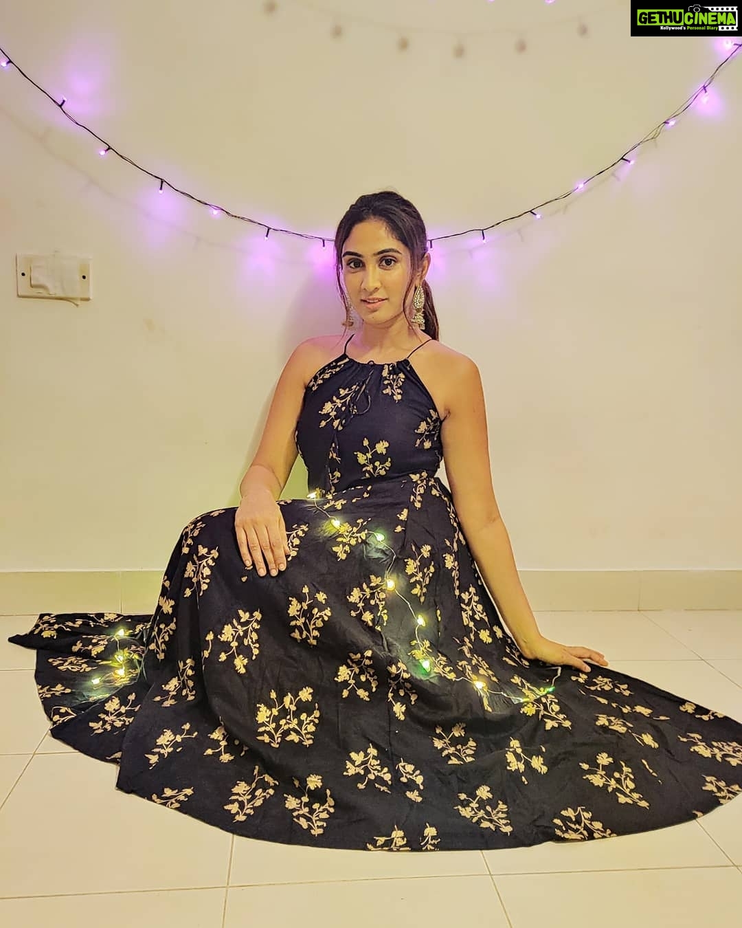 Deepti Sati Instagram - Giving me twirly feels @asrumo_in ✨💕 #festiveseason #festivemonth #indianwear #twirls #lights