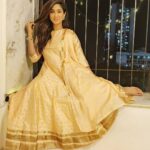 Deepti Sati Instagram - Festive time is to look and feel your best from the outside and the inside ...🪔🎆✨ Inside - I'm always happy 😊 But the Outside this Diwali was taken care by @asrumo_in 💕 #diwali #festiveseason #festivemonth #indian #indianwear