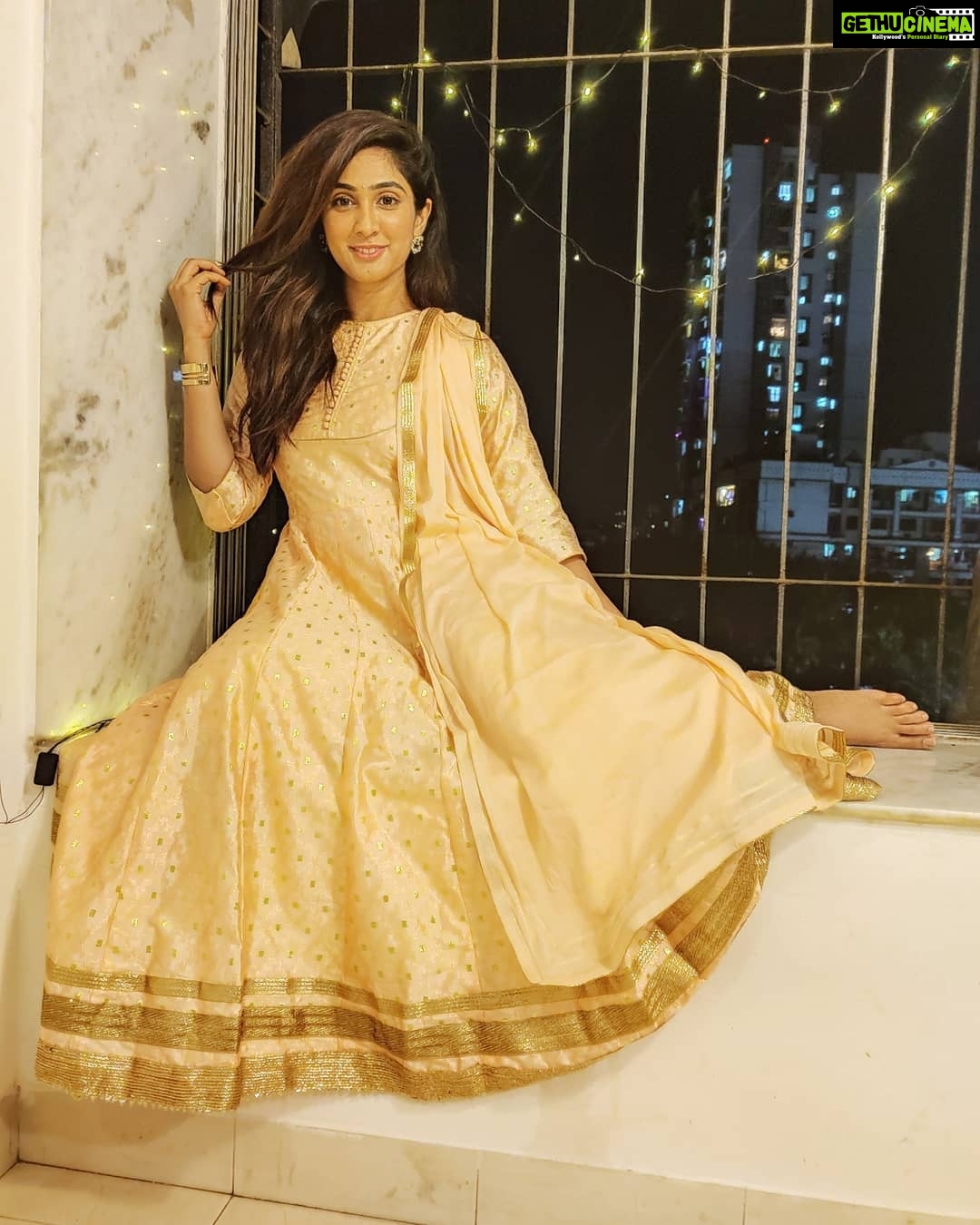 Deepti Sati Instagram - Festive time is to look and feel your best from the outside and the inside ...πͺπβ¨ Inside - I'm always happy π But the Outside this Diwali was taken care by @asrumo_in π #diwali #festiveseason #festivemonth #indian #indianwear