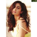 Deepti Sati Instagram - Light -shadow play with the ☀️ Captured by _ @darshan_bhanushali_photography #picoftheday #sunlightphotography #shadows #andme