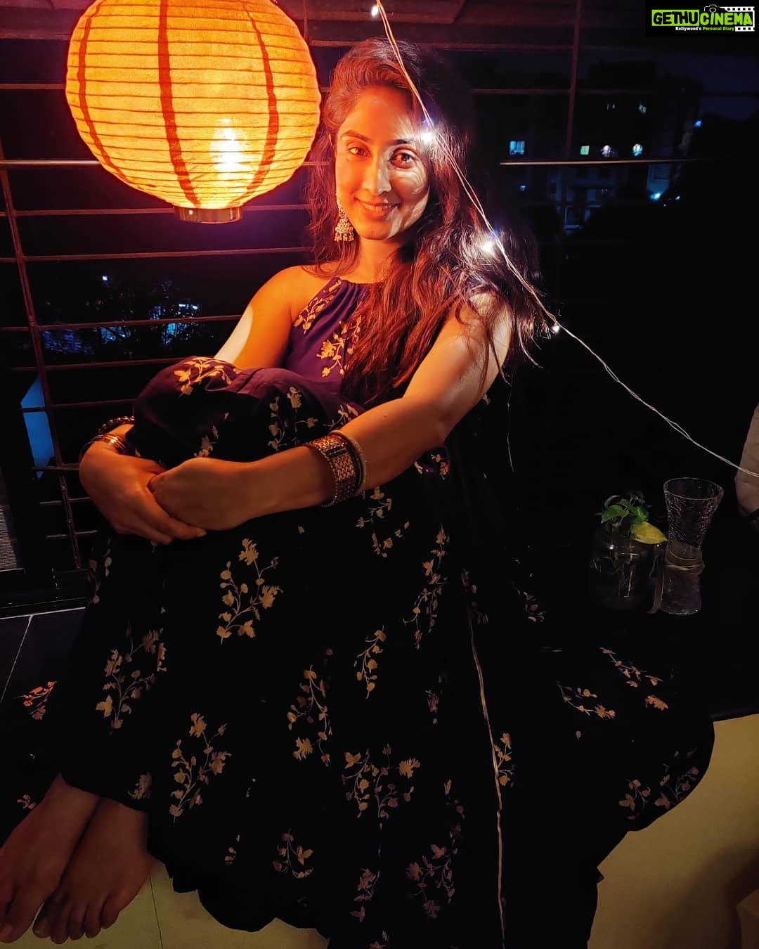 Deepti Sati Instagram - This Diwali brighten up 😊🎆 Had a peaceful and wonderful Diwali..✨❤️ Wearing @asrumo_in 🥰 #diwali #lights #love #peace #mithai #festivities #festiveseason
