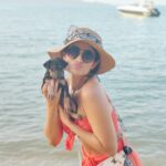 Deepti Sati Instagram - He got fedup of me posing 😆 #toocutecantresist #cutnessoverload #puppygram #beach #love