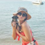 Deepti Sati Instagram - He got fedup of me posing 😆 #toocutecantresist #cutnessoverload #puppygram #beach #love