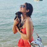Deepti Sati Instagram - Love by the beach ❣️ #beach #puppylove #puppygram Earth