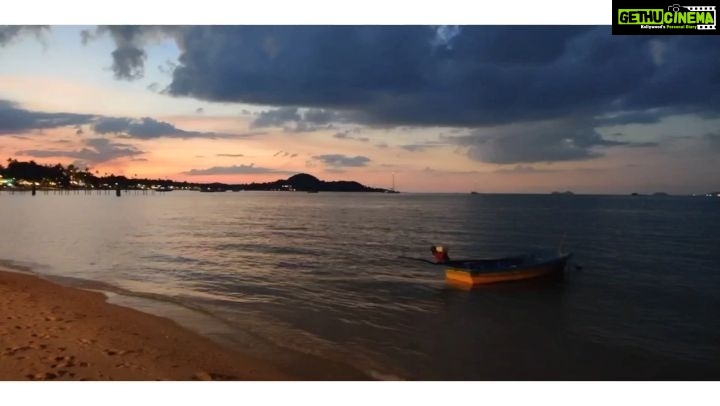Deepti Sati Instagram - A moving painting .... . . . #beauty #sunsetsky #water #beach #magical