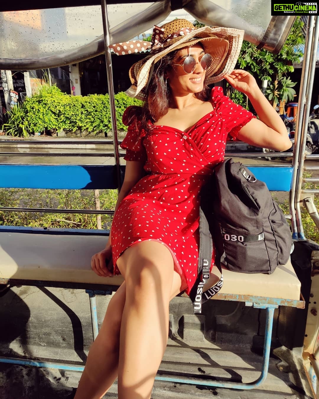 Deepti Sati Instagram - Travel life 🎒 #meandmybagpack Wearing this cute  dress from @sheinofficial #SHEIN #SHEINgals Also a Coupon code for u -  Deeptiq3☺️🥰 Ko Phangan, Surat Thani, Thailand - Gethu Cinema