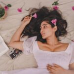 Deepti Sati Instagram - Vintage soul 🌺 Concept and photography : @jiksonphotography Styling : @life_of_colours_ Retouch and Prodution: @lightsoncreations Makeup: @rizwan_themakeupboy Wearing @episode_c_cube__ Location: @indriyasands Assistant photographers: @akshaylalp @_v__y__s__h__u
