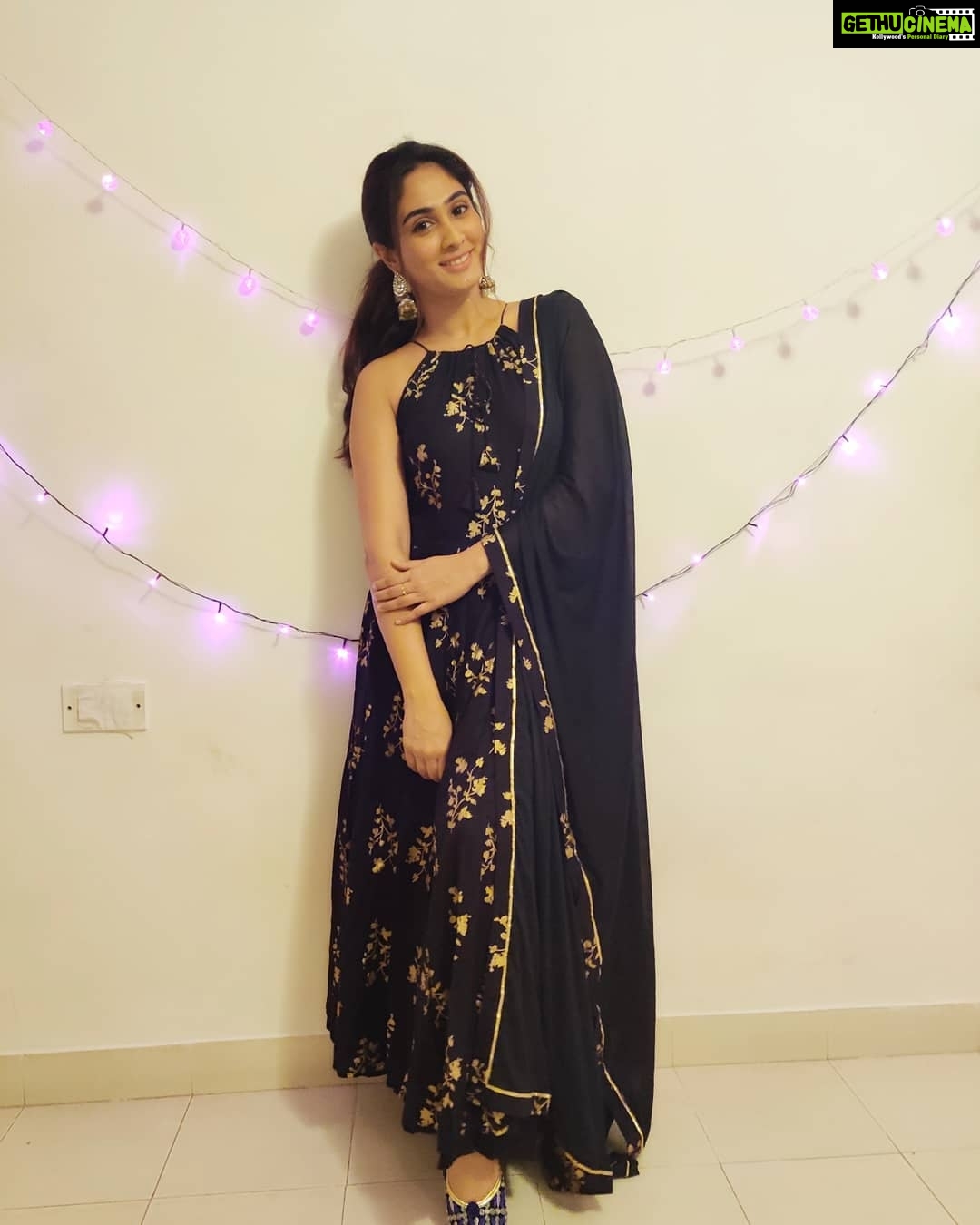 Deepti Sati Instagram - Giving me twirly feels @asrumo_in ✨💕 #festiveseason #festivemonth #indianwear #twirls #lights