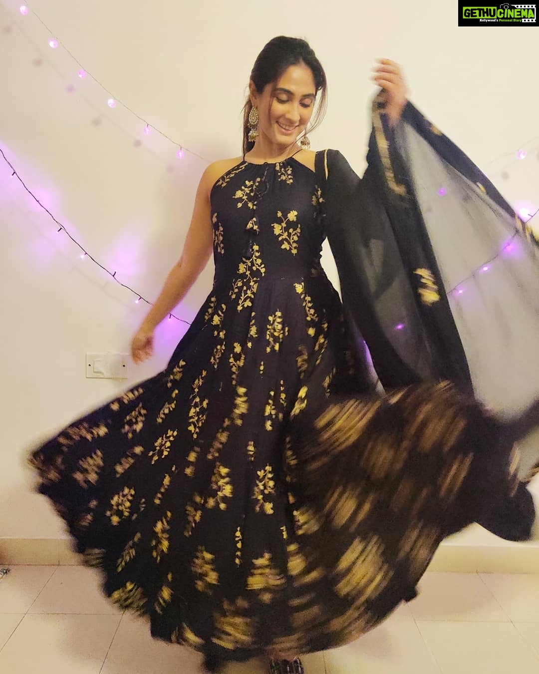 Deepti Sati Instagram - Giving me twirly feels @asrumo_in ✨💕 #festiveseason #festivemonth #indianwear #twirls #lights