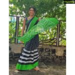 Deepti Sati Instagram - On a very hot day ,wearing this comfy cotton saree by @unnatisilks made me feel so easy breezy 😍 . . . . PS - draped this saree all by myself .. surprised myself 🙀